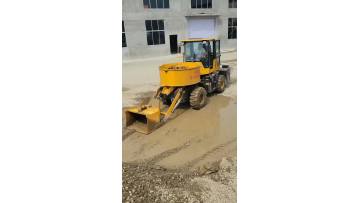 Self-loading mixer truck blender