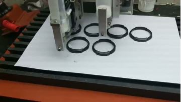 Coloring the bracelet dispensing machine