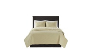 Customized High-Quality And Most Comfortable Three-Piece Quilted Embroidered American Style Bedding Set1