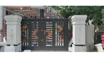 Sliding door to residential courtyard