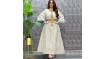 New Style Fashion Feather Sleeves Round Neck Chest Part on the Dress Luxury Design Dubai Abaya1