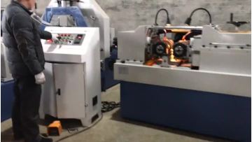 Automatic thread rolling machine