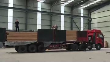 Goods packaging delivery video 3