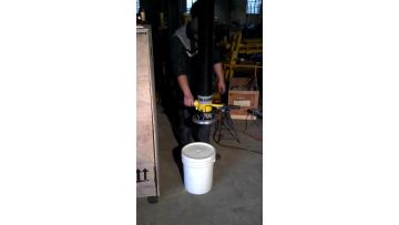 vacuum lifting machine for barrels, pails,drums1