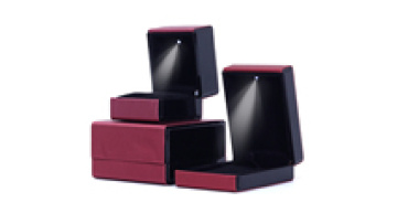 Hanhong custom logo leather jewelry packaging box bracelet bracelet led light packaging box red necklace ring led jewelry box1