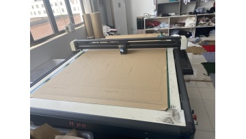 Automatic template cutting machine