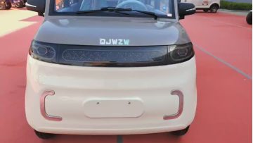 Luxury two-row four-wheel stable electric vehicle