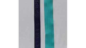 Elastic ribbon with silicone antislip strip