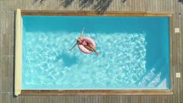 Swimming pool inflatable pool floats