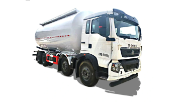 Powder material transport truck