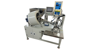 Plastic hanger machine with hooks