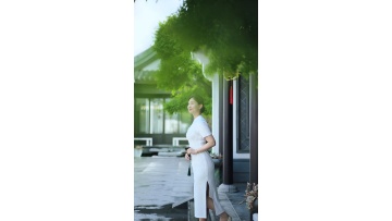 Portraits of Characters in Chinese Courtyards: Poe
