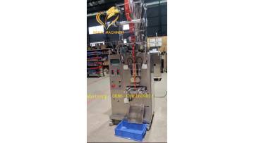 Desiccant packaging machine