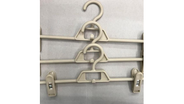 Manual plastic hanger production machine