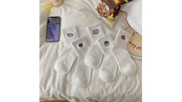 Korean version cartoon embroidery tube socks ins college style