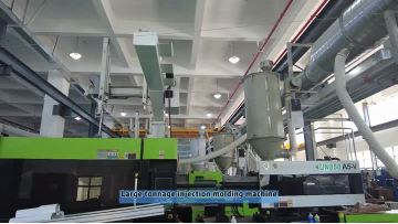 Large tonnage injection molding machine