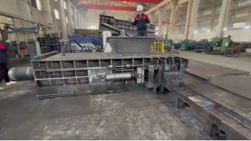Scrap aluminum baler compactor