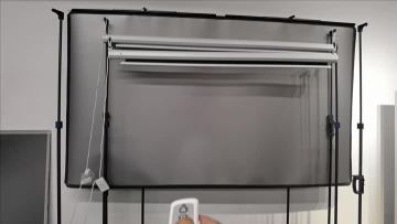 Automatic projection screen