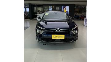 New French-style hunting attire Citroën C5X