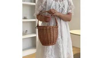 Small Woven Bamboo Basket with Lid for Storage1