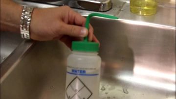 Demonstration of liquid silicone's waterproof effect. Choose it for moisture-proof sealing