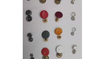 Multi-color snap fastener for garment