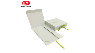Magnetic folding box