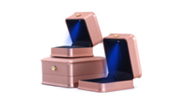 Hanhong wholesale custom luxury crown jewelry packaging box led bracelet necklace ring box gold jewelry box with led light1