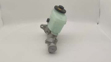 Brake Master Cylinder FOR TOYOTA With OE 47201-04110 KDJ95 RZN147 149RHD 34001