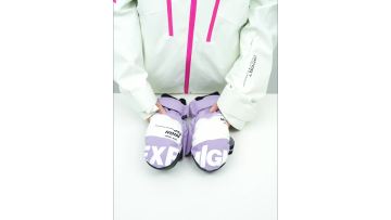 6002 ski Gloves Display 
