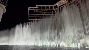 Large-scale water show