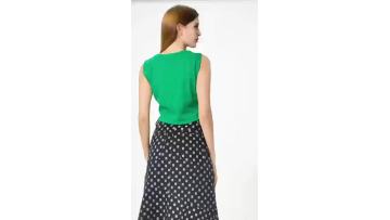 Small Round Neck Sleeveless Knitted Short Top