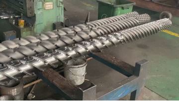 Bimetalic screw for extruder 