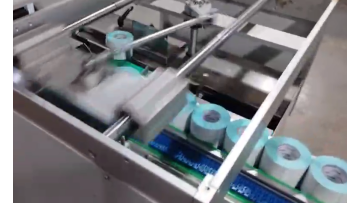 Heat shrink packaging machine