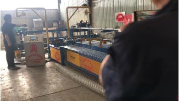 Use long time double wire semi automatic chain link fence machine1