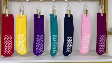 anti slip hospital socks disposable single double  tread glue non slip socks medical customized color socks1