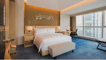 hilton hotel furniture case