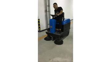DJ1100DJ1100 Clean dust on cement floor of chennai underground garage