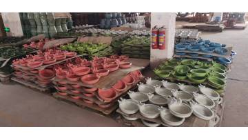 Glazing process of ceramic bird feeder
