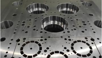 Small and medium-sized plastic mold base