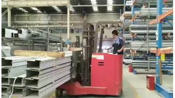 MUTLI DIRECTIONAL FORKLIFT