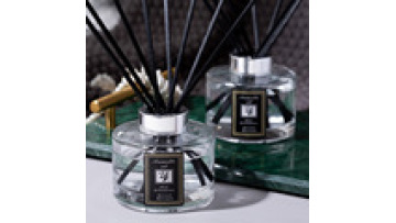 Custom Luxury 100ml Essential Oil Aromatherapy Aroma Diffuser Bottle 150ml Empty Amber Glass 200ml Reed Perfume Diffuser Bottle1