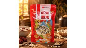 Red date and barley porridge cooked together