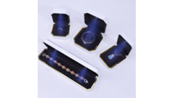 Wholesale custom logo with light jewelry gift box bracelet earrings pendant velvet necklace ring white plastic led jewelry box1