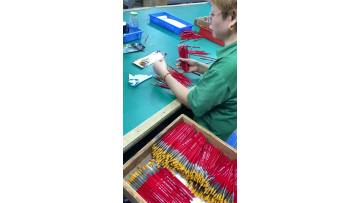 Production of art brush-Manual ferrule to handle