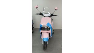 Electric Scooter with Small Windshield
