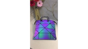 Wholesale trendy geometric luminous bag hologram laser PU geometrical reflective big purses and luxury handbags for women1