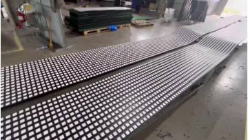 Flame retardant roller covered with ceramic