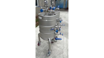 1/2 barrel 60L yeast brink keg with 3 legs and casters1