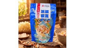 Rock sugar and white fungus porridge cooked together